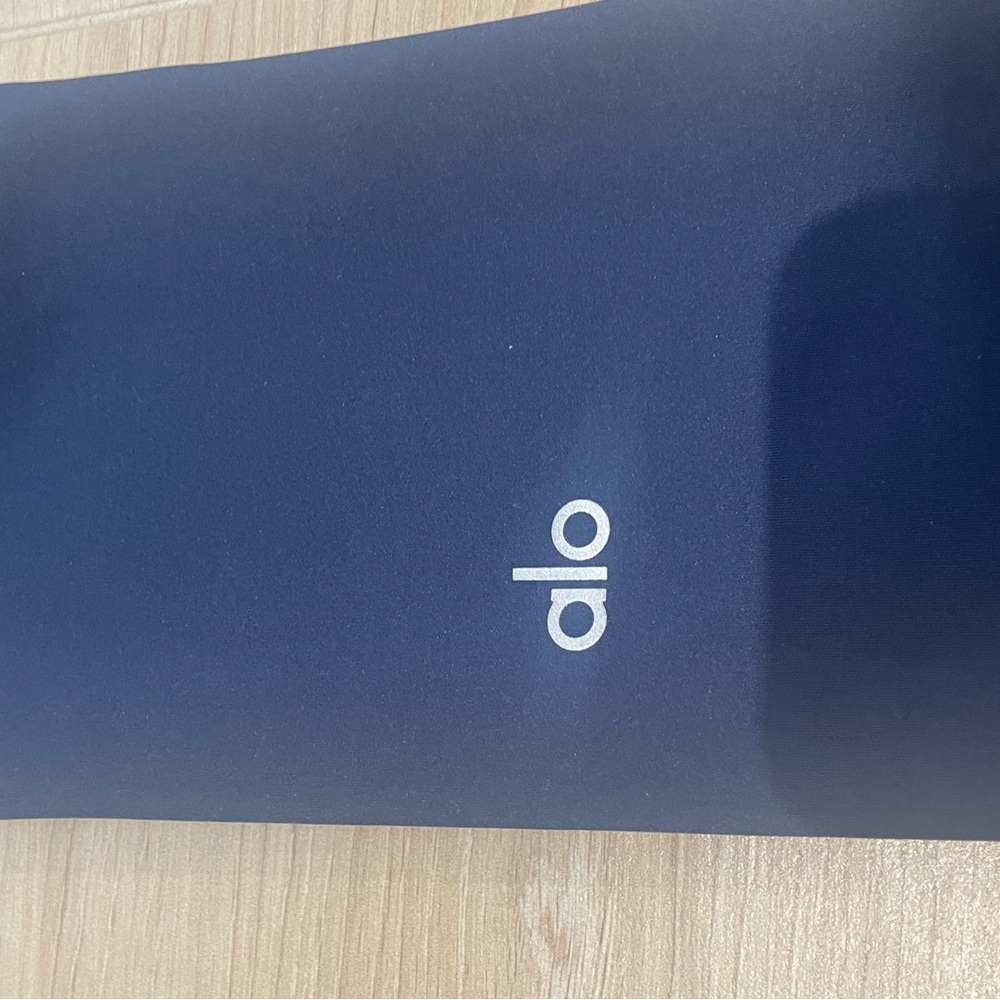 ALO Yoga Navy Leggings Sz XS, 27” inseam - Picture 4 of 4